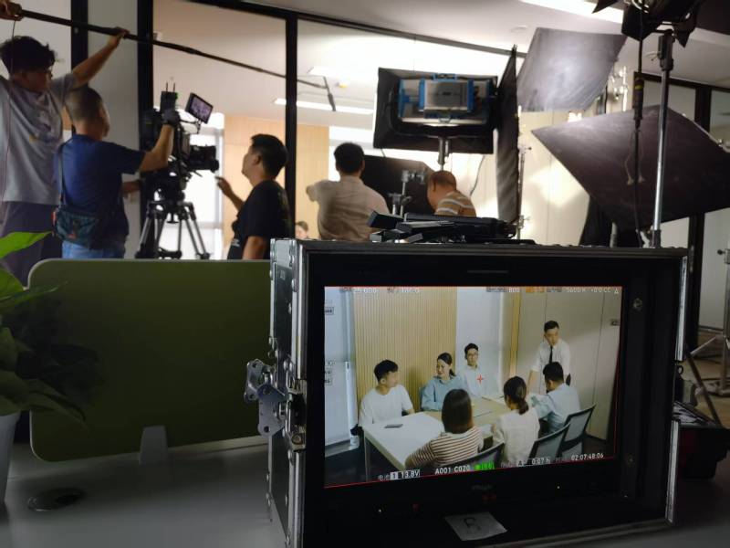 会同县TVC拍摄公司：科技产品视觉化大师，诠释未来感与功能美学